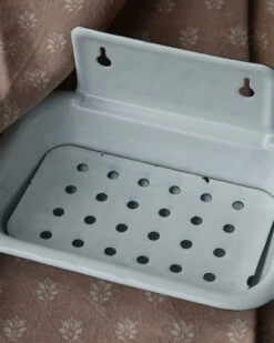 Wit Emaille Zeep Schaaltje Met Uitdruip Inleg, IB Laursen 12 Wit Emaille Zeep Schaaltje Met Uitdruip Inleg, IB Laursen -Ib Laursen wit emaille zeep schaaltje met uitdruip inleg ib laursen 4