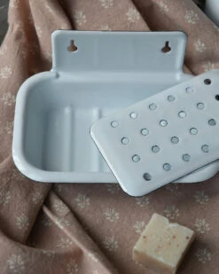 Wit Emaille Zeep Schaaltje Met Uitdruip Inleg, IB Laursen 13 Wit Emaille Zeep Schaaltje Met Uitdruip Inleg, IB Laursen -Ib Laursen wit emaille zeep schaaltje met uitdruip inleg ib laursen 5