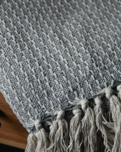 Woonkleed Sprei In Gebroken Wit Met Zacht Blauw/grijs, IB Laursen 12 Woonkleed Sprei In Gebroken Wit Met Zacht Blauw/grijs, IB Laursen -Ib Laursen woonkleed sprei in gebroken wit met zacht blauwgrijs ib laursen 4