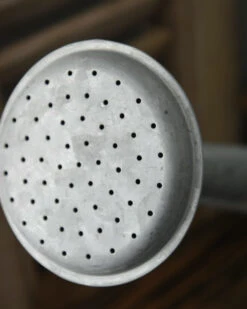 Ib Laursen -Ib Laursen zinken gieter met zwart handvat ib laursen 1