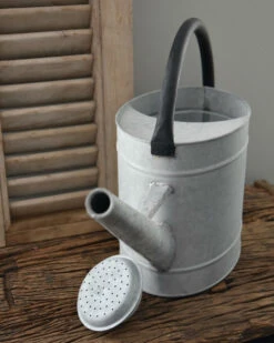 Zinken Gieter Met Zwart Handvat, IB Laursen 14 Zinken Gieter Met Zwart Handvat, IB Laursen -Ib Laursen zinken gieter met zwart handvat ib laursen 4